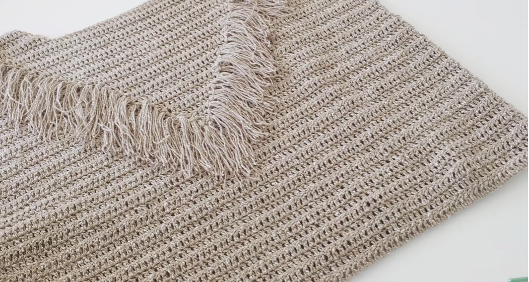 Blusa con Flecos a Crochet