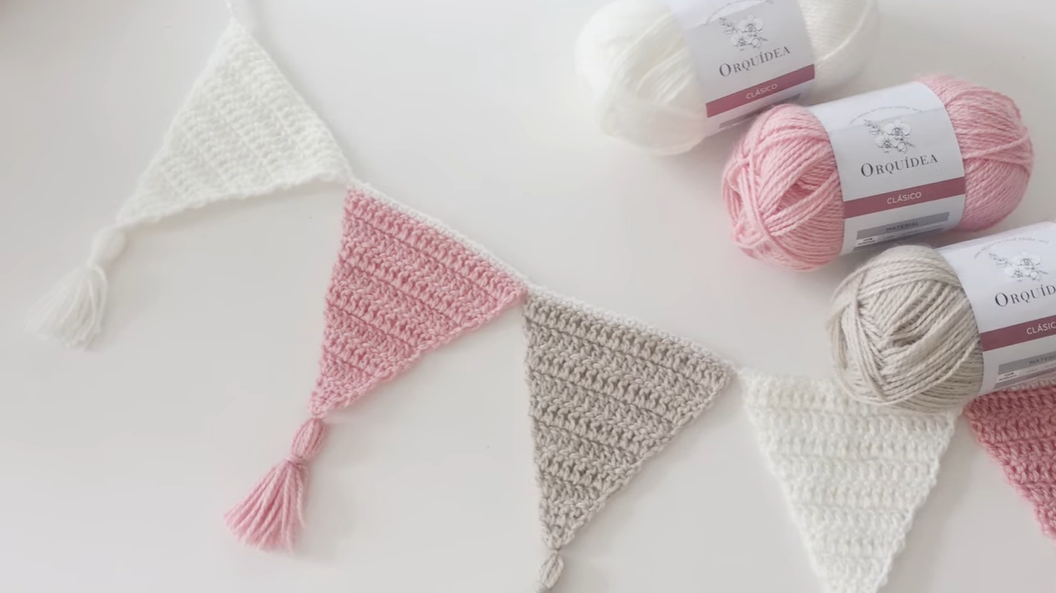 Guirnalda de Banderines triangulares con Borla