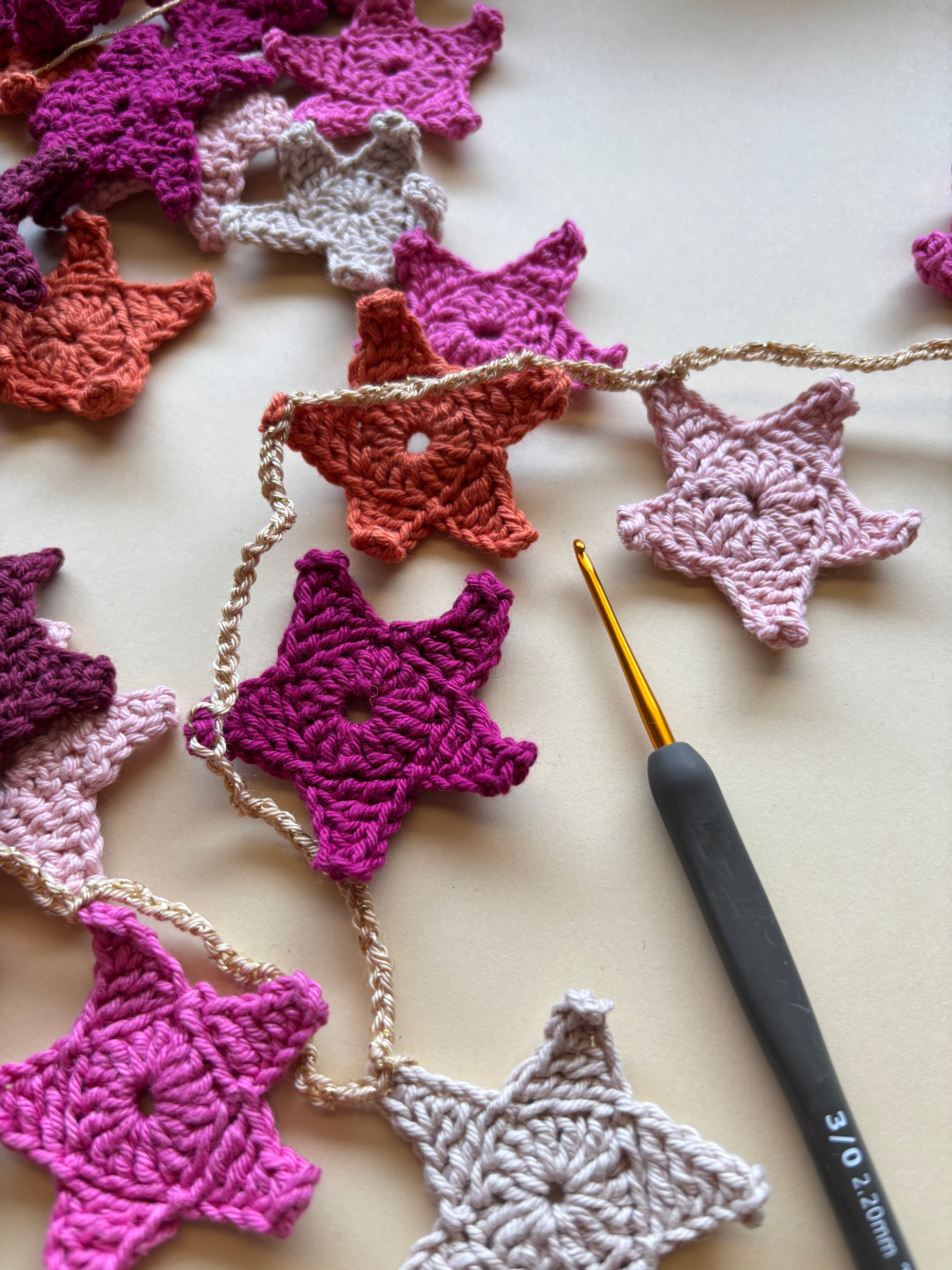 Guirnalda de Estrellitas: un proyecto rápido para iluminar tu Navidad