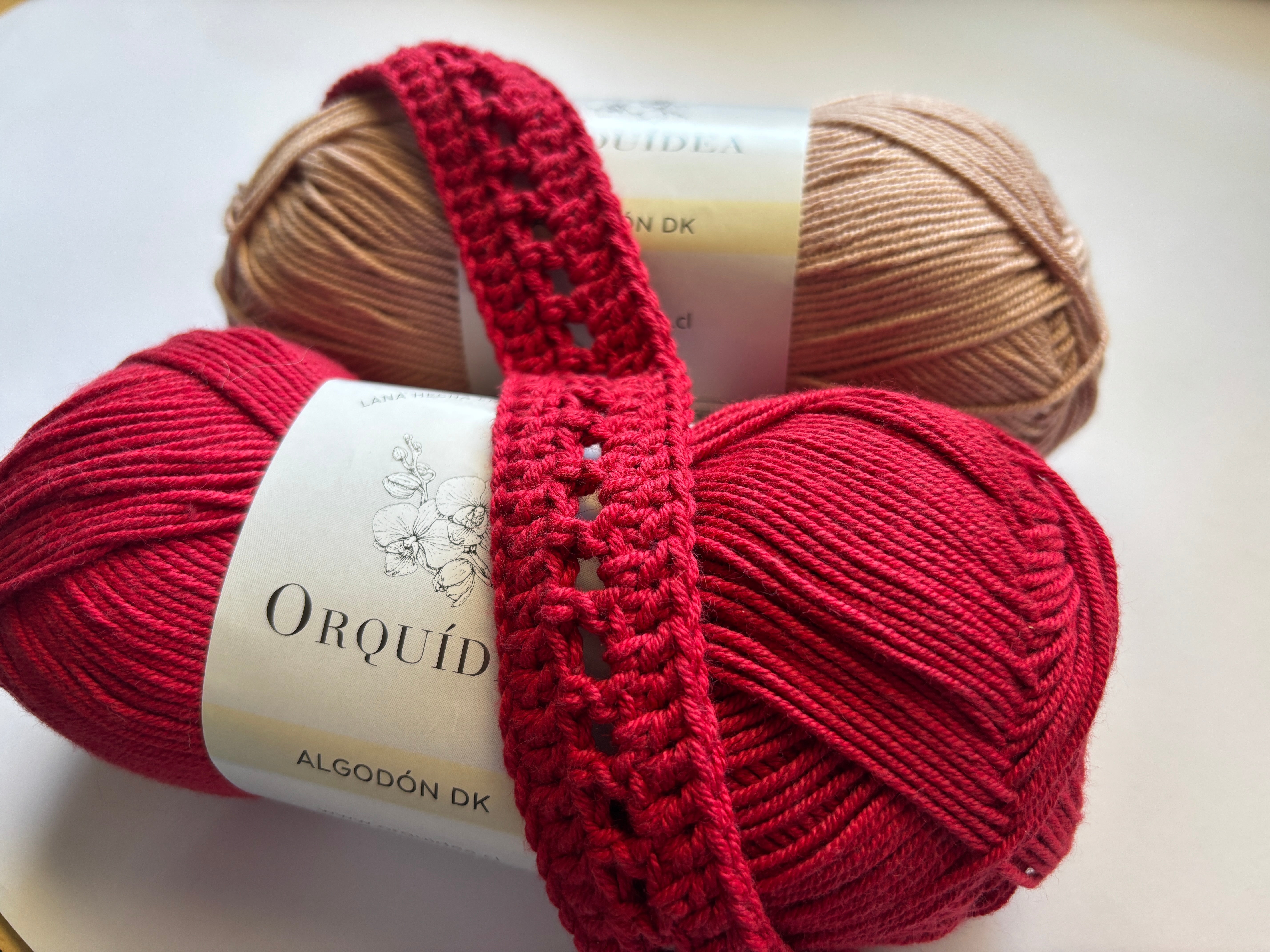 Cintillo a crochet romántico